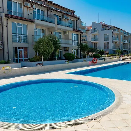 Ξενοδοχείο με διαμερίσματα Menada Apolon 3*