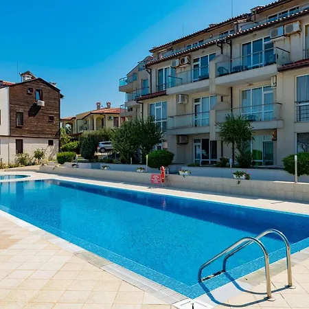 Menada Apolon 3*