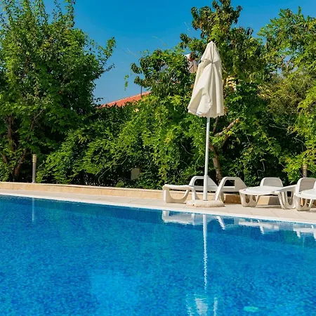 Aparthotel Menada Apolon 3*