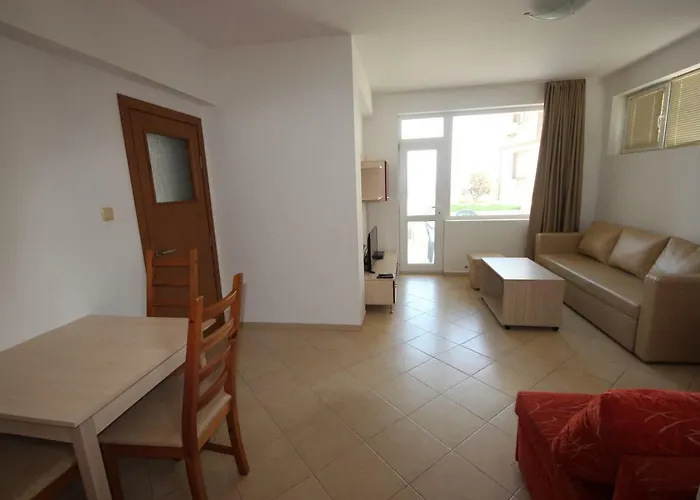 Menada Apolon 公寓式酒店 索佐波尔