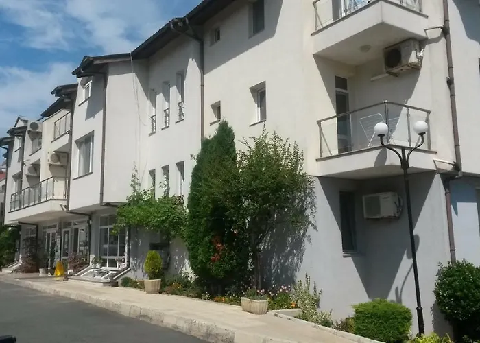 Апартхотел Menada Apolon 3*